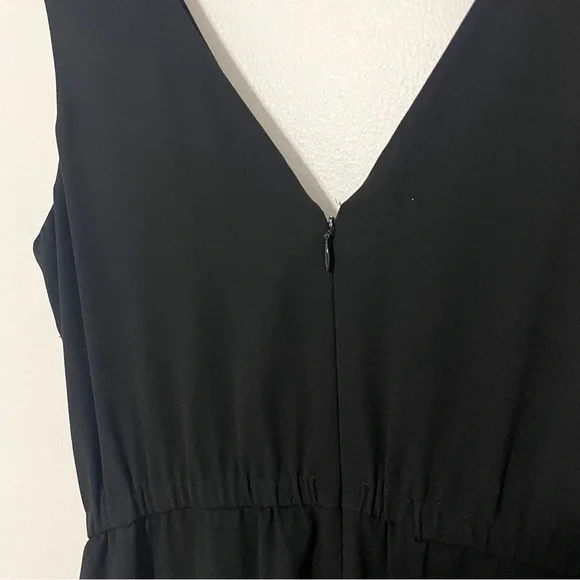 Aritzia x Babaton • marcus sleeveless v neck cropped wide leg